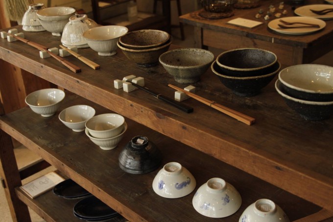 生活をともにし、使うほどに増していく魅力。「KOHORO」で出逢う器や