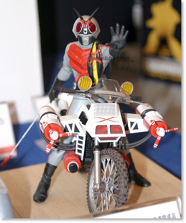 1/12 仮面ライダー X & クルーザー | HLJ.co.jp