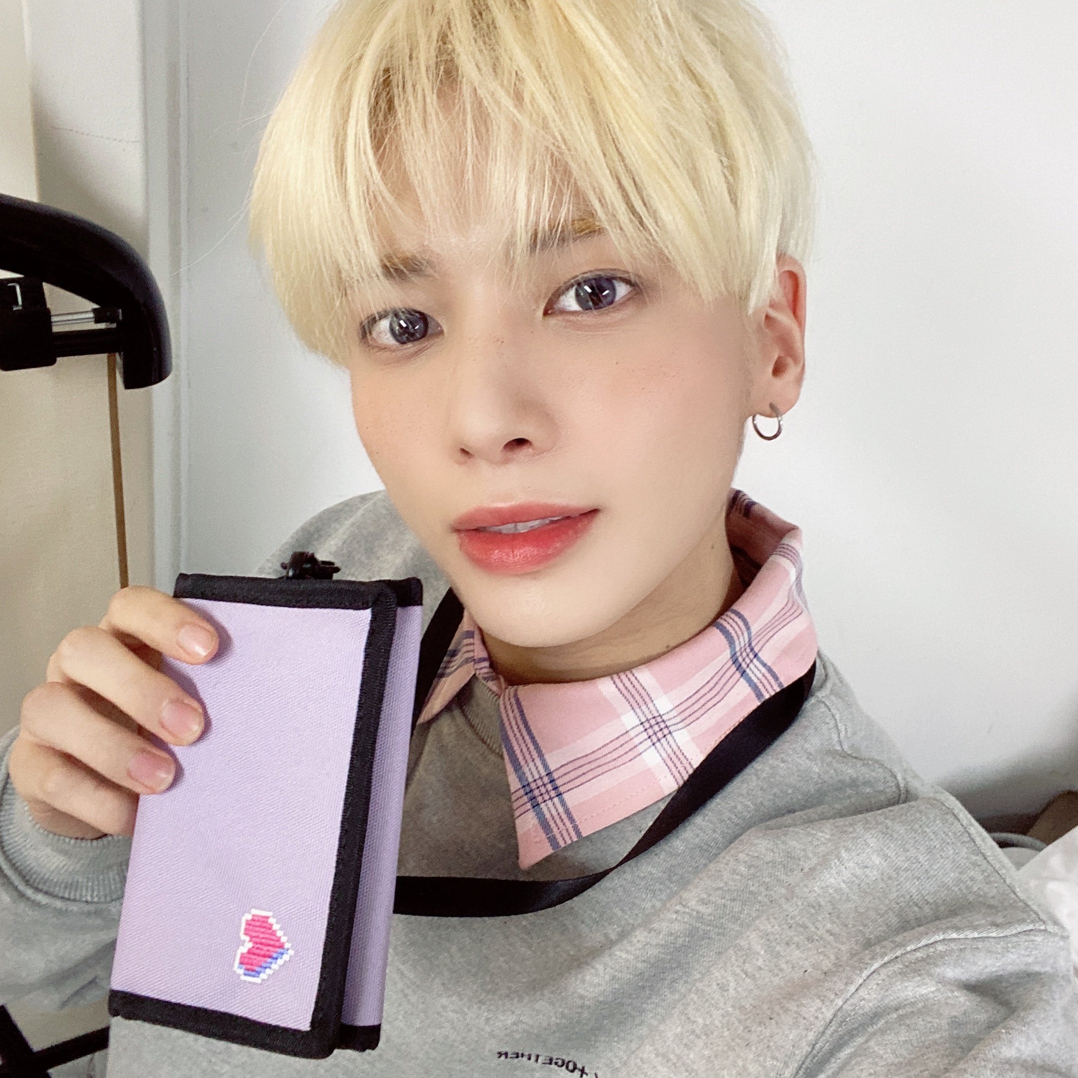 TXT テヒョンTwitter更新‥可愛いグッズをMOAに紹介 - DANMEE ダンミ