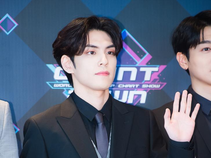 DAY6 ウォンピル、本日(3/28)海軍入隊‥メンバー全員入隊し軍白期へ