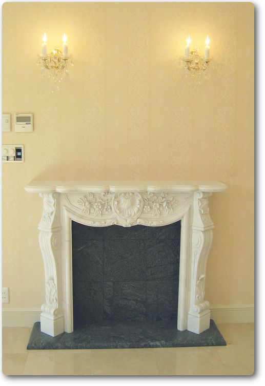 設置例/大理石マントルピース | 装飾暖炉（オーダーメイドマントル