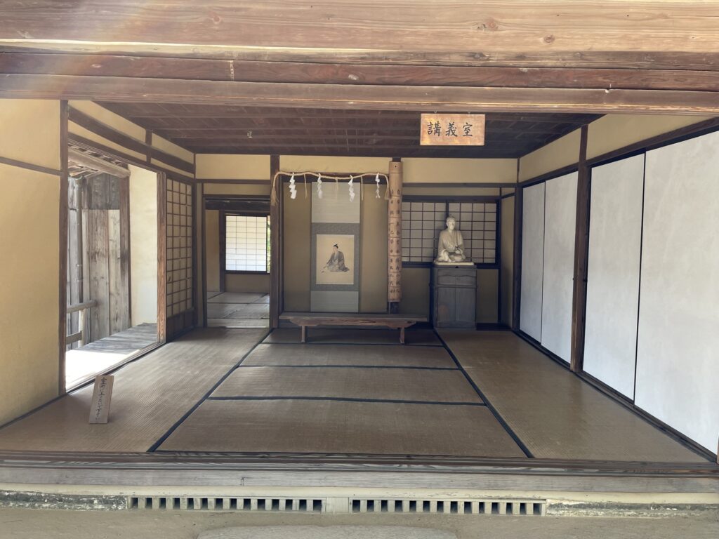 掛け軸の起源をひもとく｜中国から日本への伝来と発展の流れを解説