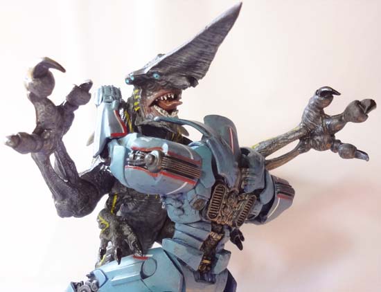 NECAパシフィックリムのフィギュア「ナイフヘッド