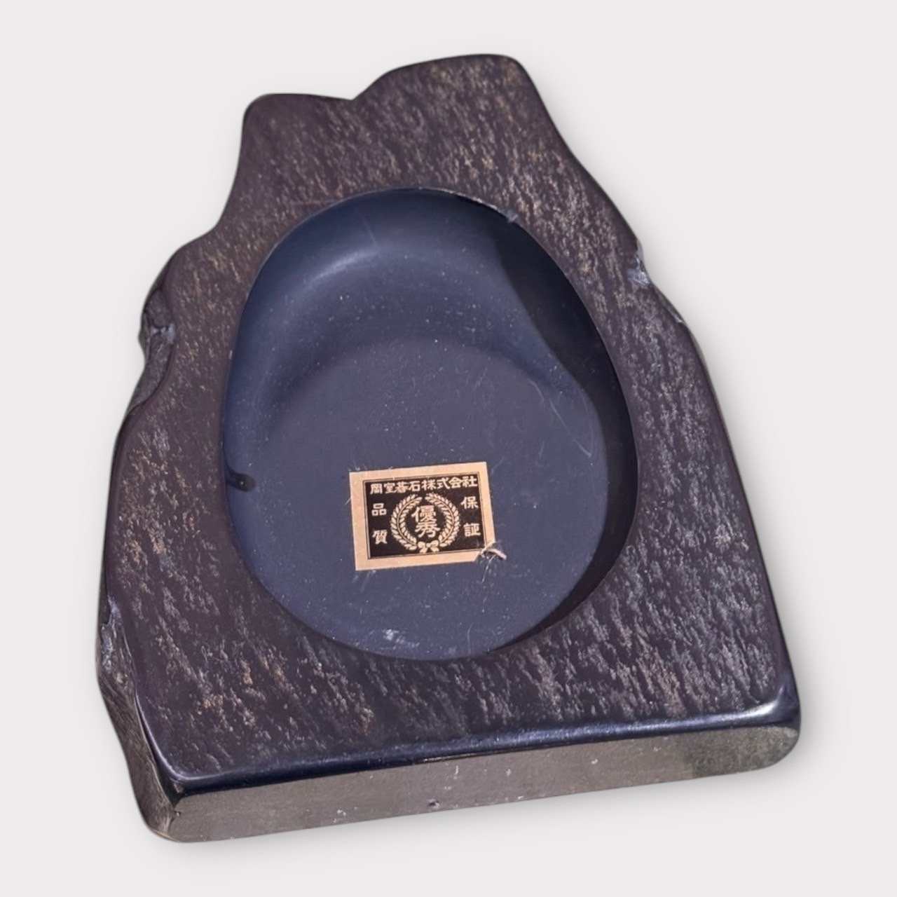 那智黒石で作られる「皇室献上硯」山口光峯堂／和歌山県那智勝浦