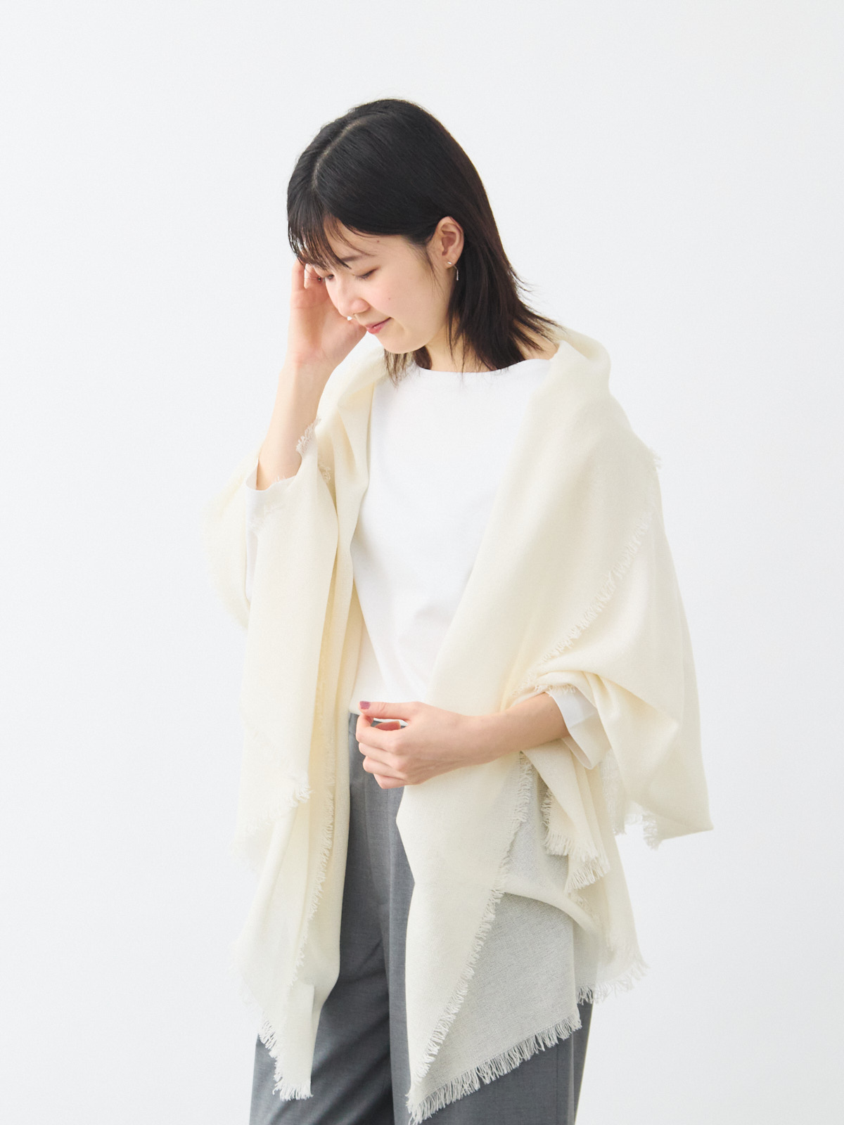 シルク混のストールが便利。春夏のカーデ、ひざ掛けに | Factelier