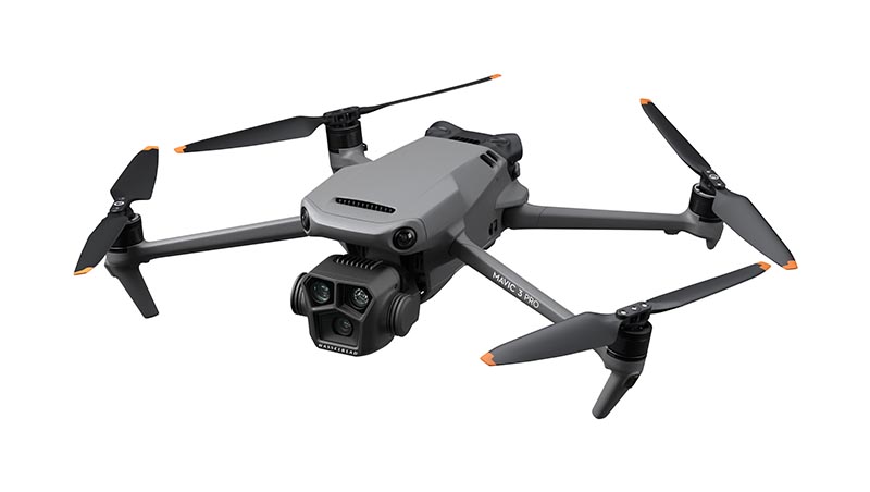 中望遠の追加で3眼に…Hasselbladカメラ搭載ドローン「DJI Mavic 3 Pro