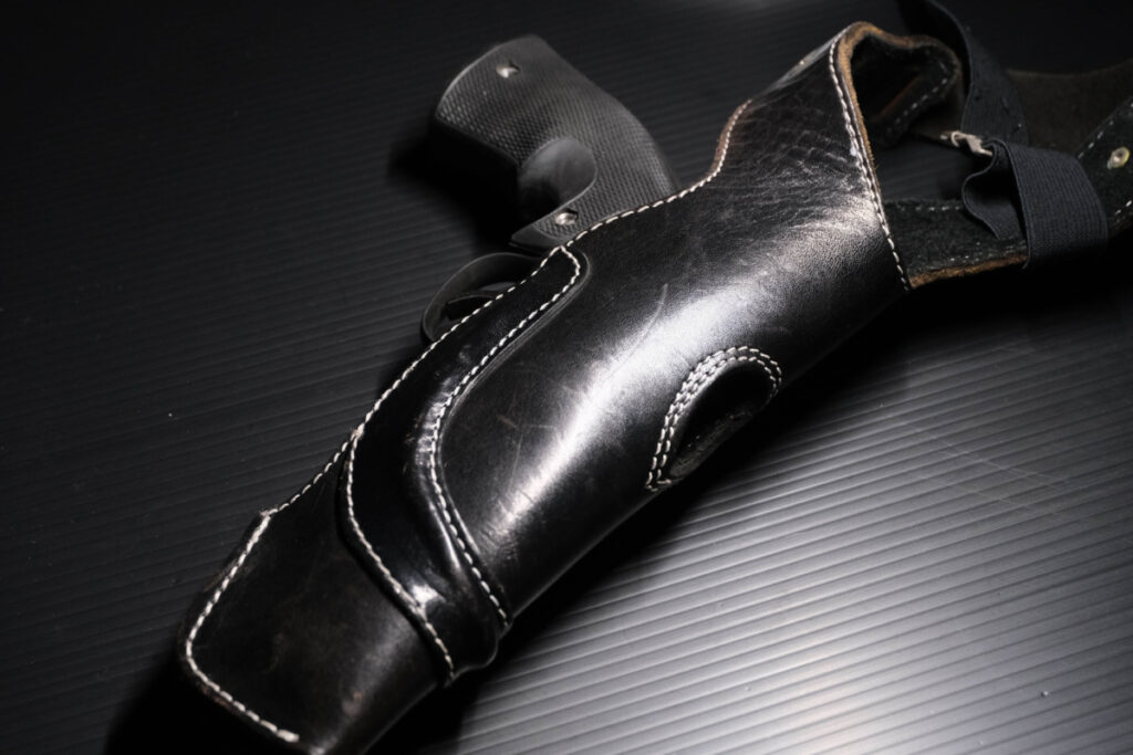 あぶない刑事 鷹山 敏樹 ショルダーホルスター | DEKA BLOG