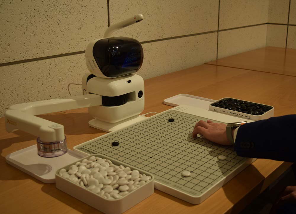 AI囲碁ロボット日本上陸 センスロボットが「囲碁の日」(1月5日)に発売