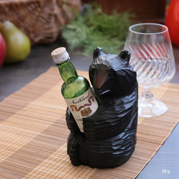 北海道民芸 木彫りの熊の置物 ニッカウイスキー空ビン付き ユーズド品