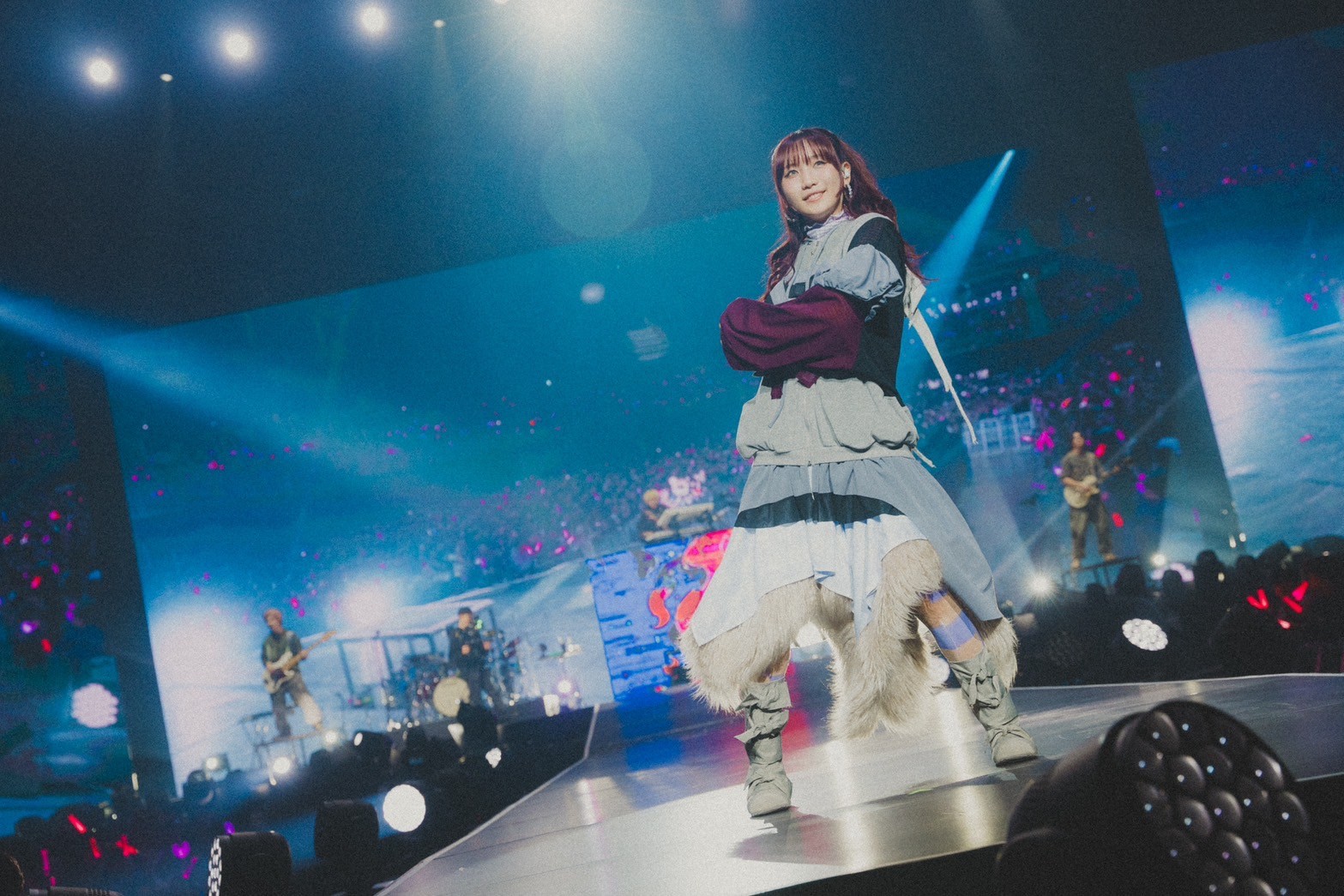 YOASOBI、2度目のアジアツアーでNewJeansとAKMUをゲストに迎え韓国公演