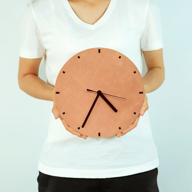 革の時計25cmナチュラル：100%オリジナルデザイングッズ - 名入れ革