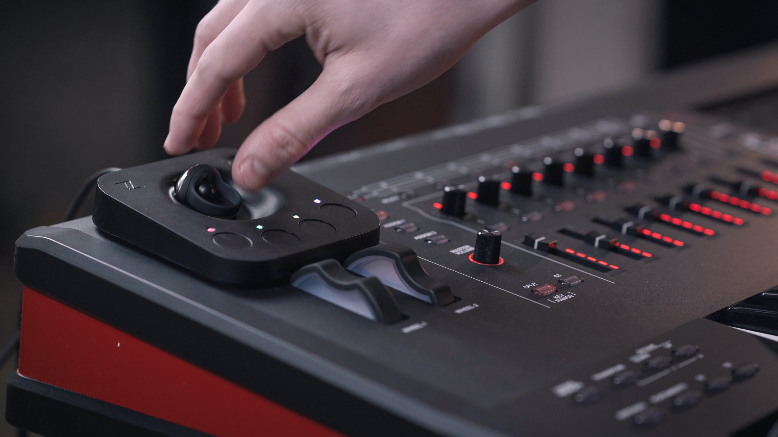 ジェスチャーでMIDI情報を操作｜Enhancia、「Neova」を発表！ – DTMers