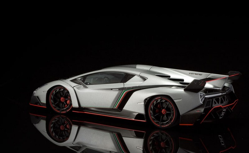 REVIEW: AUTOart Lamborghini Veneno LP750-4 • DiecastSociety.com