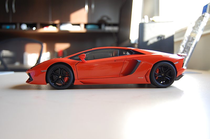 REVIEW: AUTOart Lamborghini Aventador LP700-4 • DiecastSociety.com