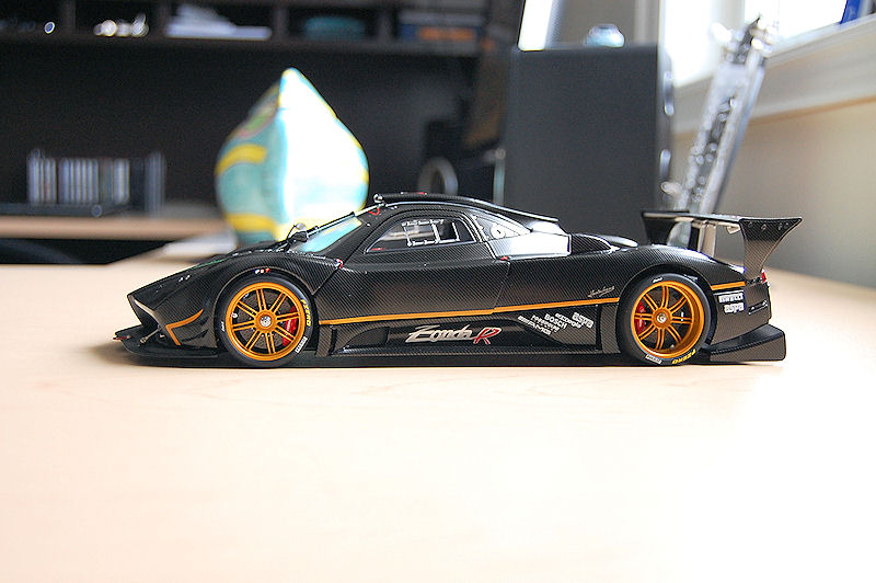 REVIEW: AUTOart Pagani Zonda R • DiecastSociety.com