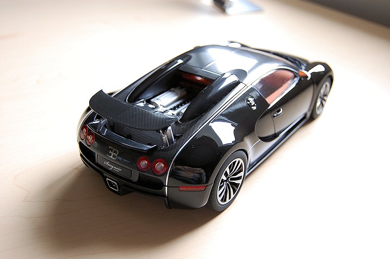REVIEW: AUTOart Bugatti EB Veyron 16.4 Sang Noir • DiecastSociety.com