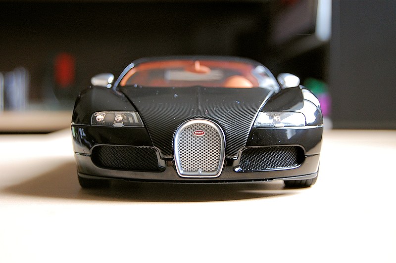 REVIEW: AUTOart Bugatti EB Veyron 16.4 Sang Noir • DiecastSociety.com