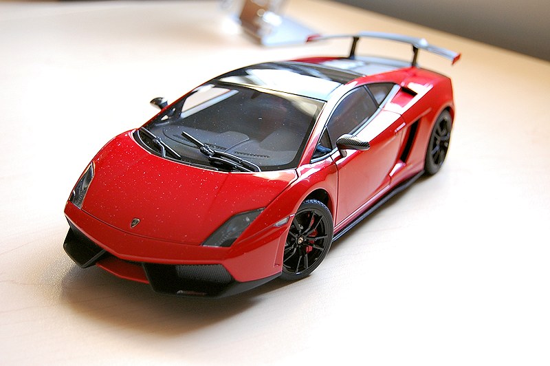 REVIEW: AUTOart Lamborghini Gallardo LP570-4 STS • DiecastSociety.com