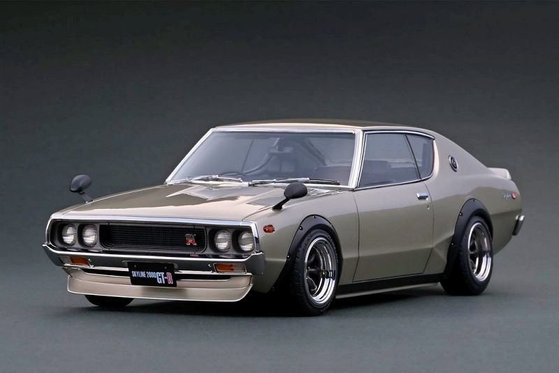 Ignition Model Nissan Skyline 2000 GT-R Silver w/ Engine