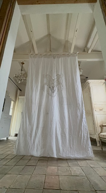 バラ手刺繍リネンカーテン | フランスアンティークショップディフェランス