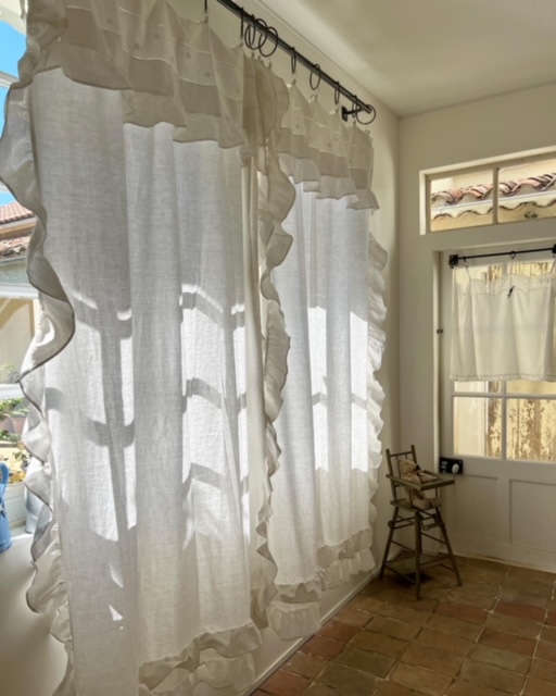 フリル観音開きカーテン | フランスアンティークショップディフェランス