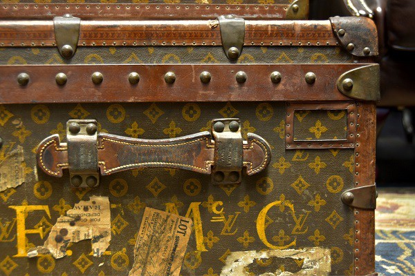 LOUIS VUITTON創業初期のハンドメイドトランクには現在も超一流