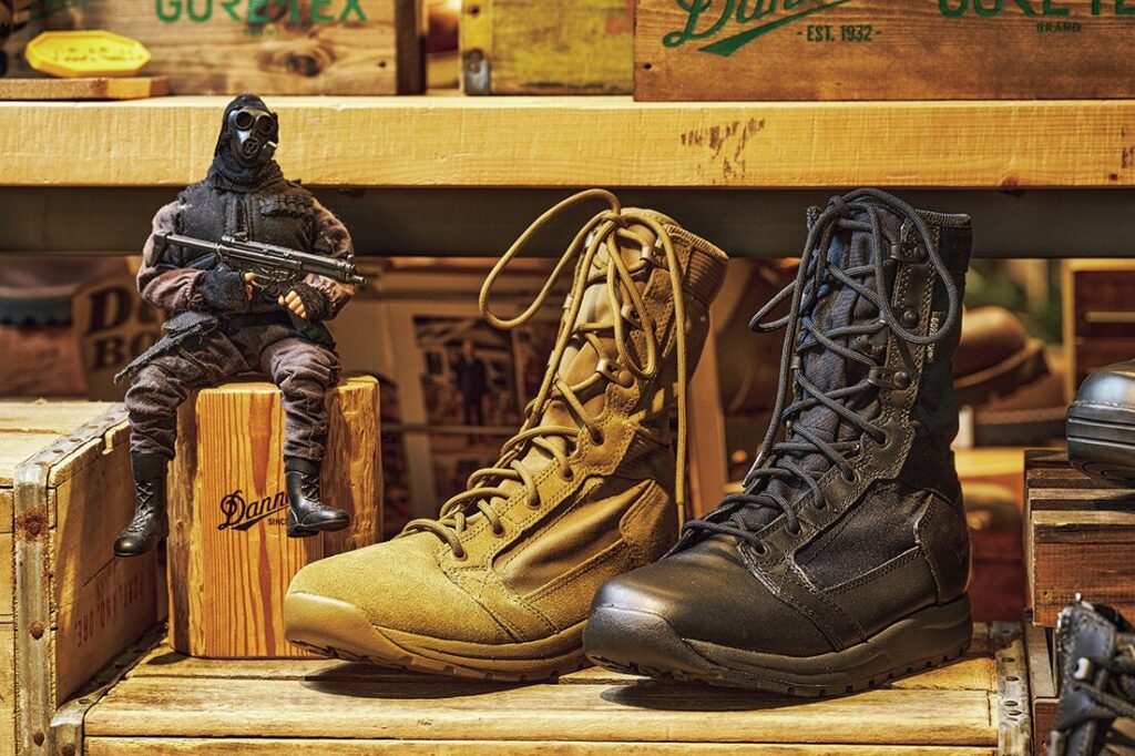 アウトドアだけではない！「ダナー」と言えば、タフで機動性の高い