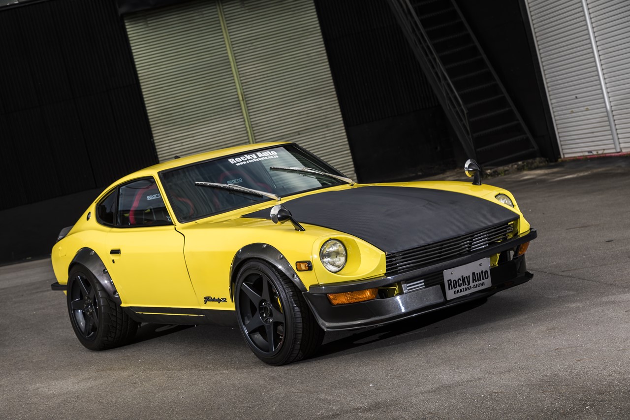 2Jターボのパワーを受け止める、リア285の極太タイヤを備えた