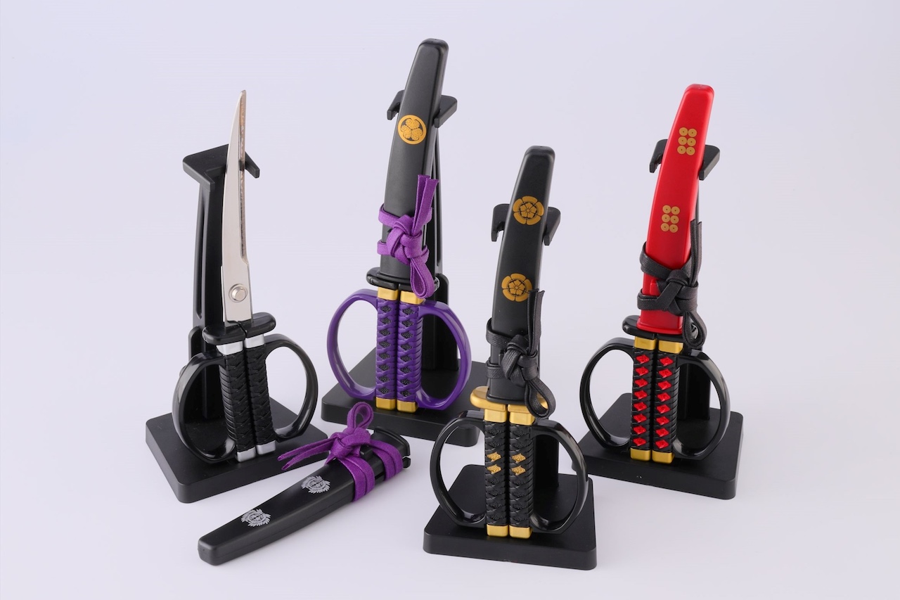 刃物の町 岐阜県関市から武将の愛刀をイメージした「日本刀はさみ」が