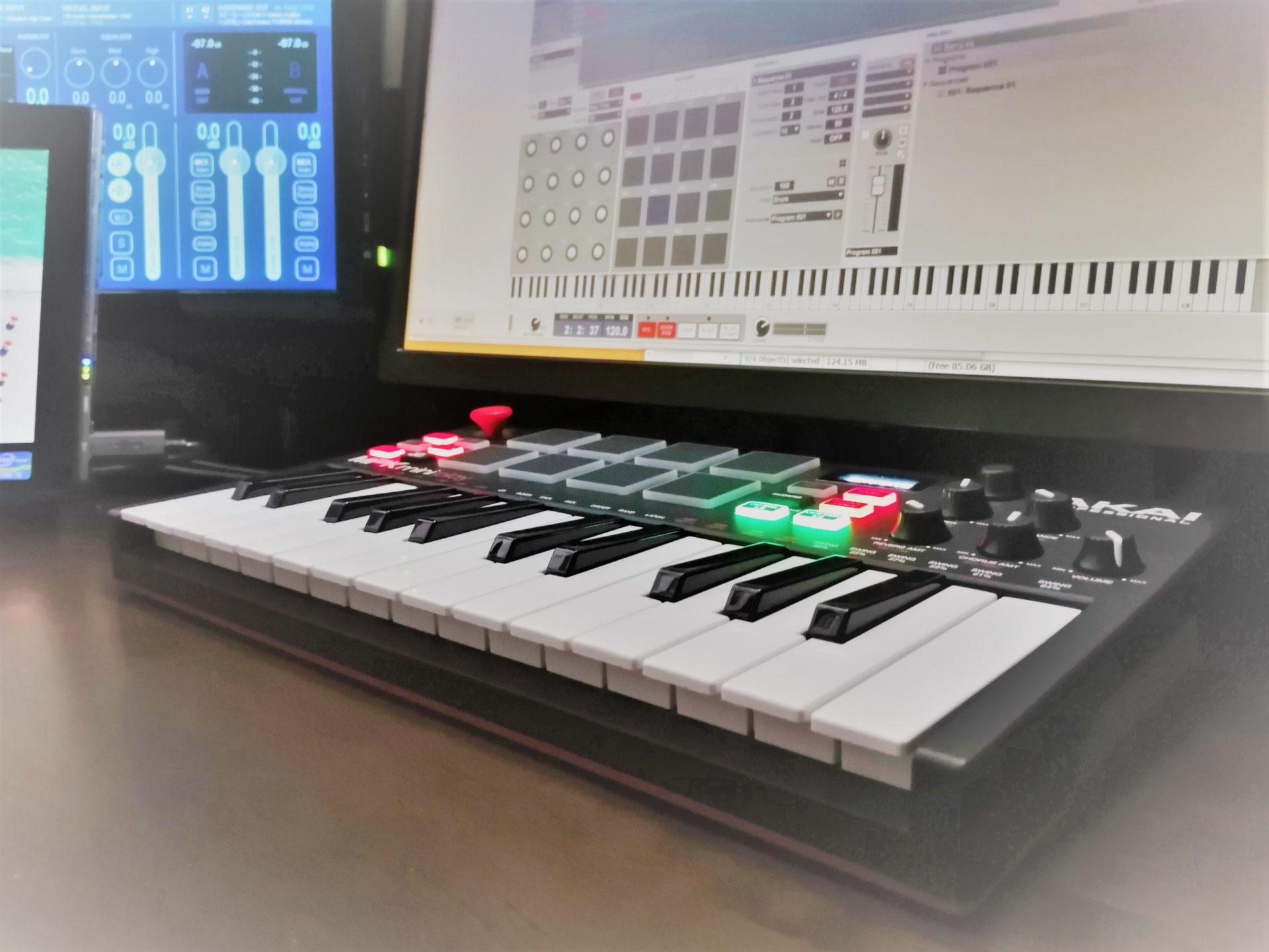 MIDIコントローラ】AKAI MPK Mini Play の使い方【プリセットシンセ】