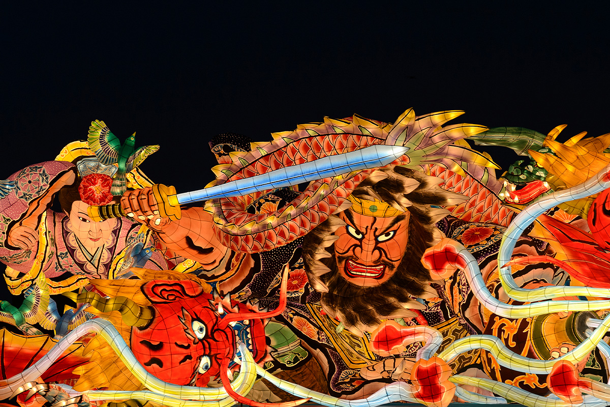 青森ねぶた祭》 巨大ねぶたが街を練り歩く！東北最大規模の祭り