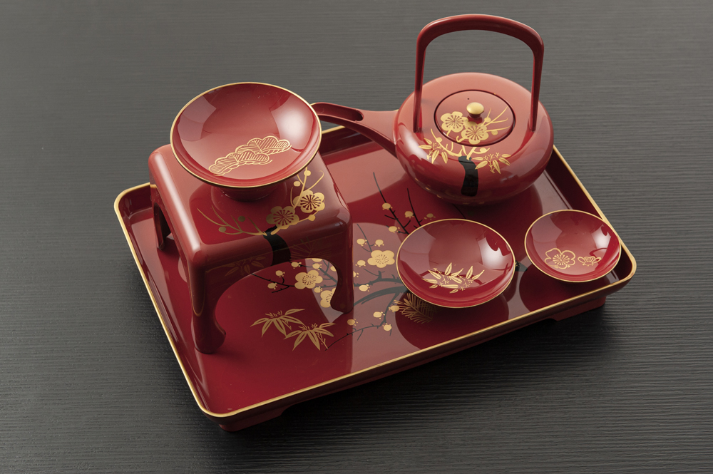 屠蘇器 四ツ揃 枠足 洗朱　松竹梅 Amazon.co.jp: 日本製 屠蘇器 総朱 松竹梅 枠足 四ツ揃 会津塗り