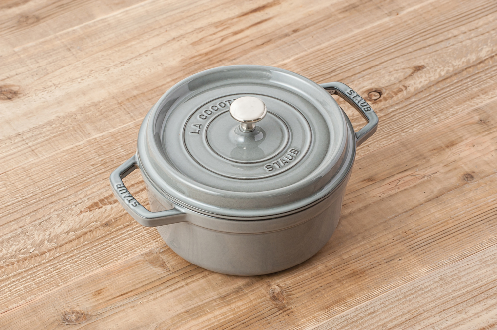 美品 staub ストウブ ピコ・ココット ラウンド 24cm グレー Staub（ストウブ） 鍋 24cm ピコ・ココット ラウンド グレー 生涯保証