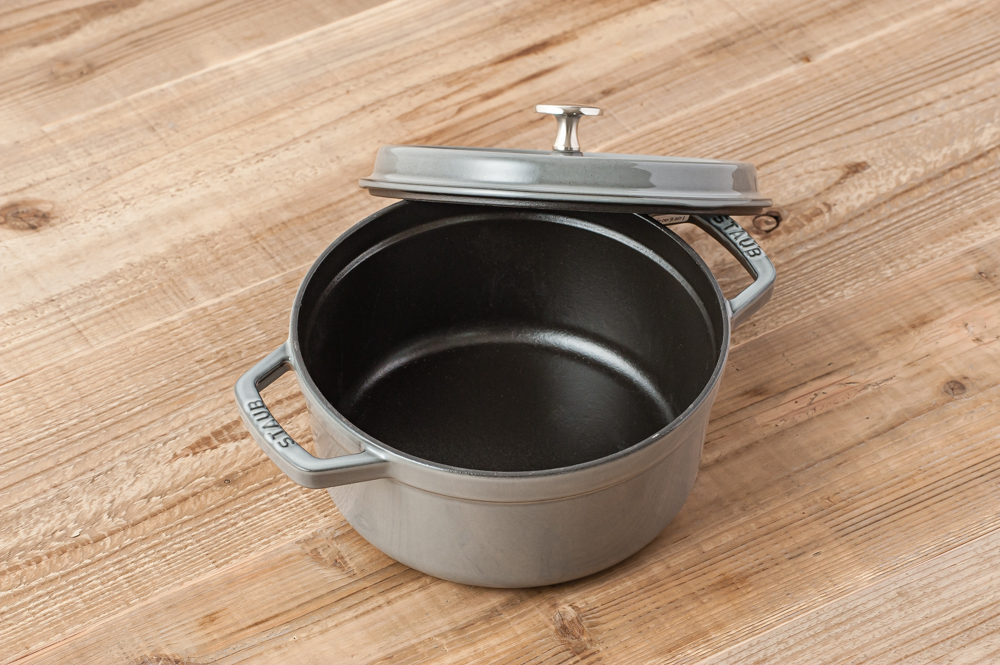 staub ストウブ 22cm グレー ストウブ ピコココット ラウンド 22cm グレー / staub | 食器と料理