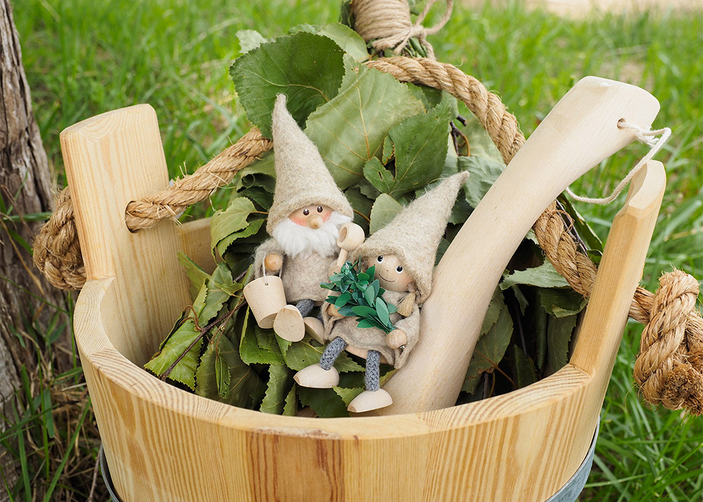 ととのい空間を演出！北欧サウナニッセ「サンタ」「女の子」 2種 by