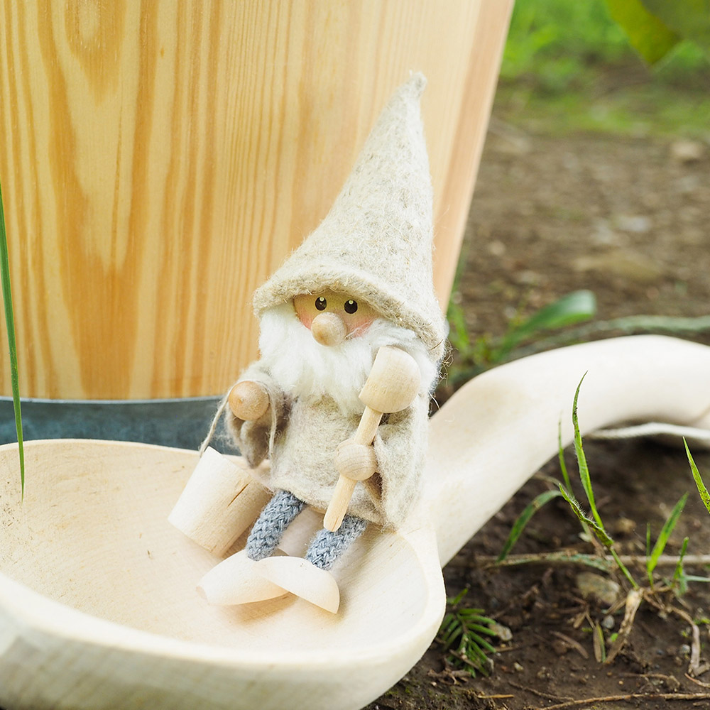 ととのい空間を演出！北欧サウナニッセ「サンタ」「女の子」 2種 by