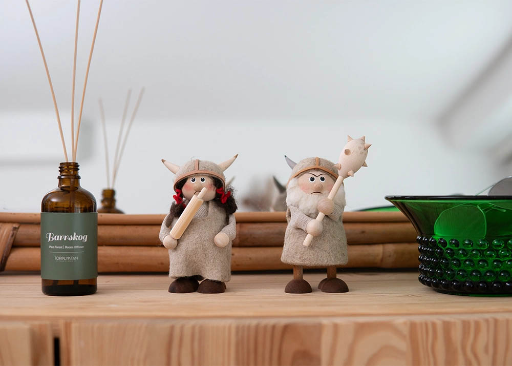 北欧の木工品】スウェーデンのバイキングが、愛らしい人形オブジェに