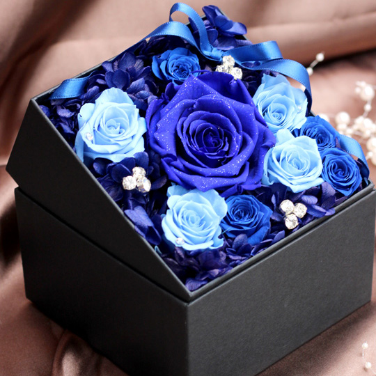 ダイヤモンドローズ(ジュエルブルー) /9輪バラのBOXプリザーブド