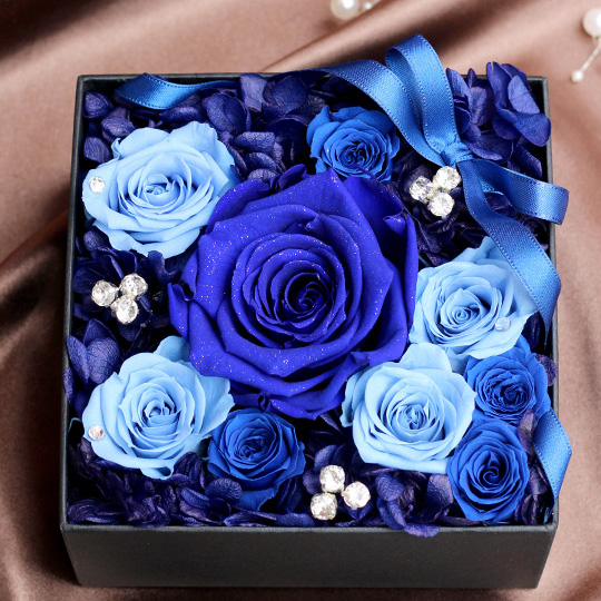 ダイヤモンドローズ(ジュエルブルー) /9輪バラのBOXプリザーブド