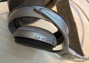 レビュー】名機SONY MDR-F1 フルオープンヘッドホンの魅力 - どせいの