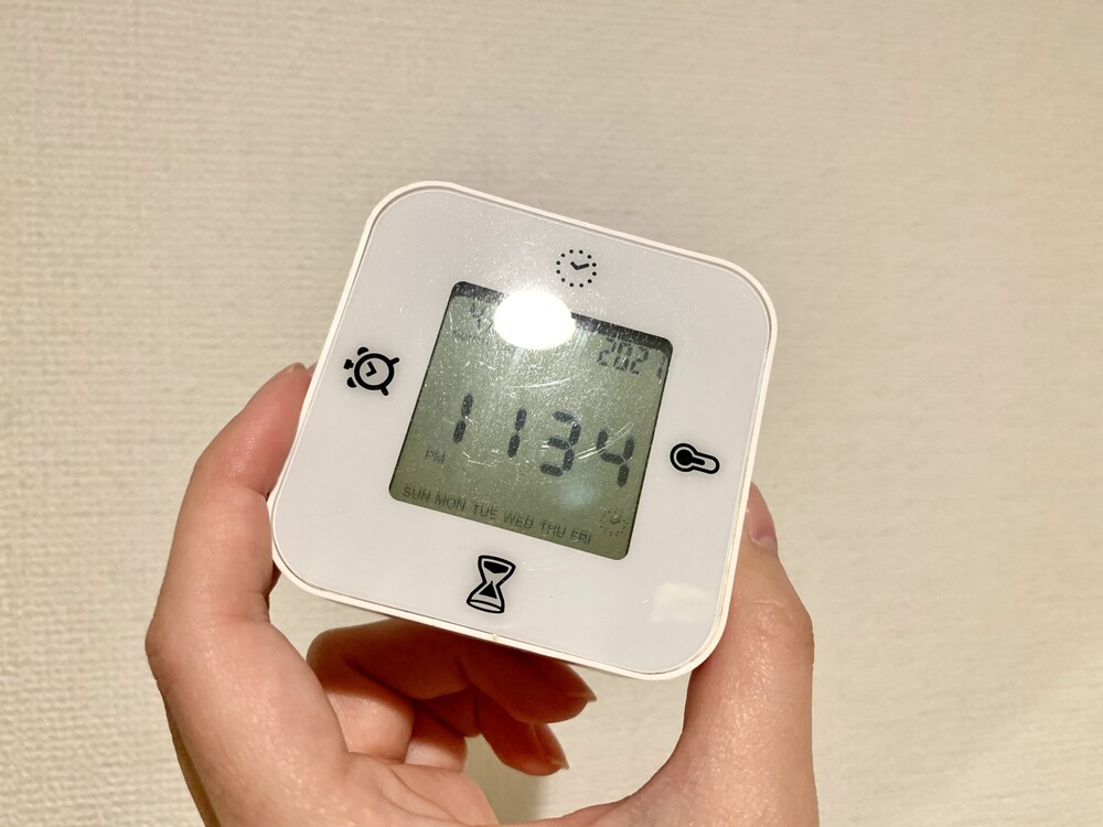 1つで4役の超高機能！？】長年愛されるIKEAの時計は、コンパクトで