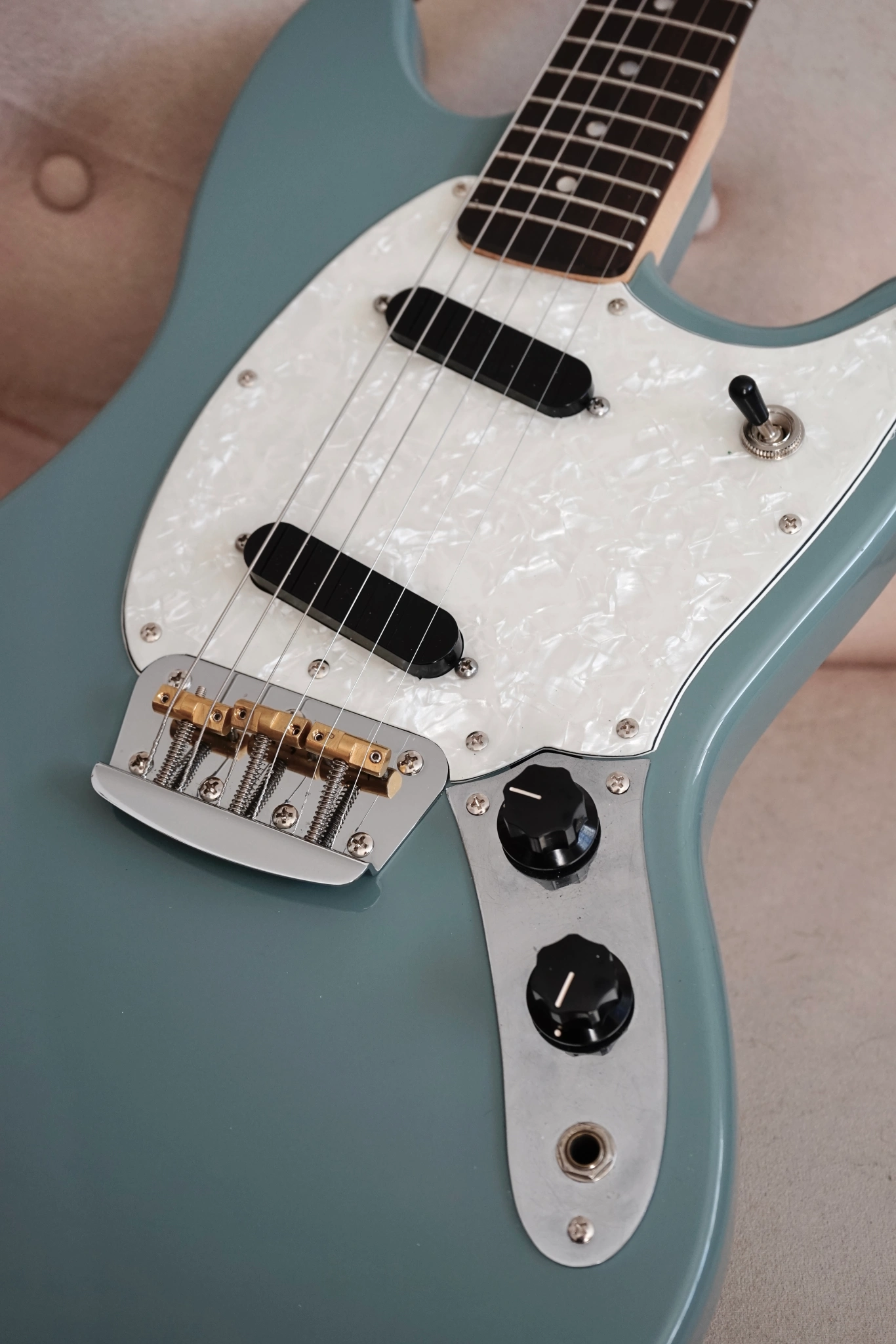 Squier by Fender Bullet Mustang HH (2021) - scrapbook3