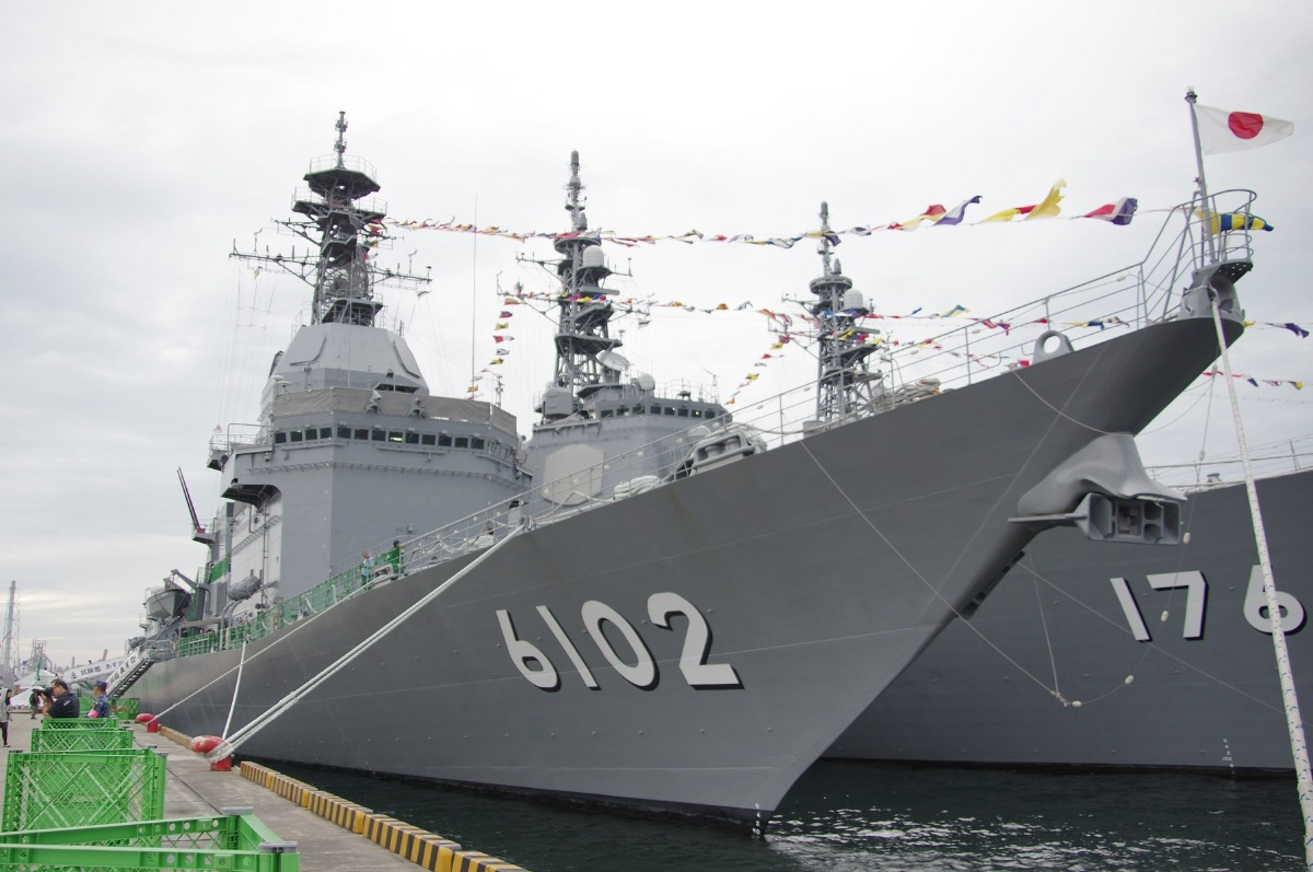第74回東京みなと祭」で海上自衛隊試験艦「あすか」が一般公開される
