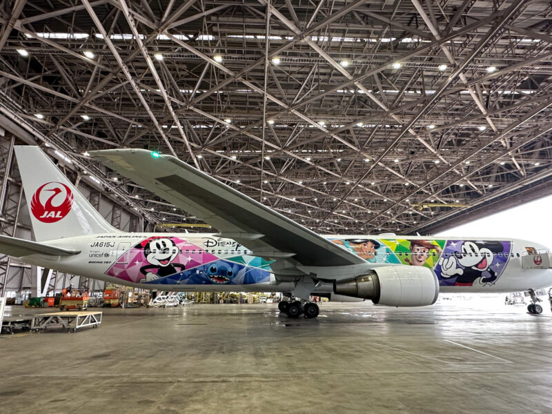 オールディズニー、飛ぶ——JAL特別塗装機「JAL DREAM EXPRESS Disney100