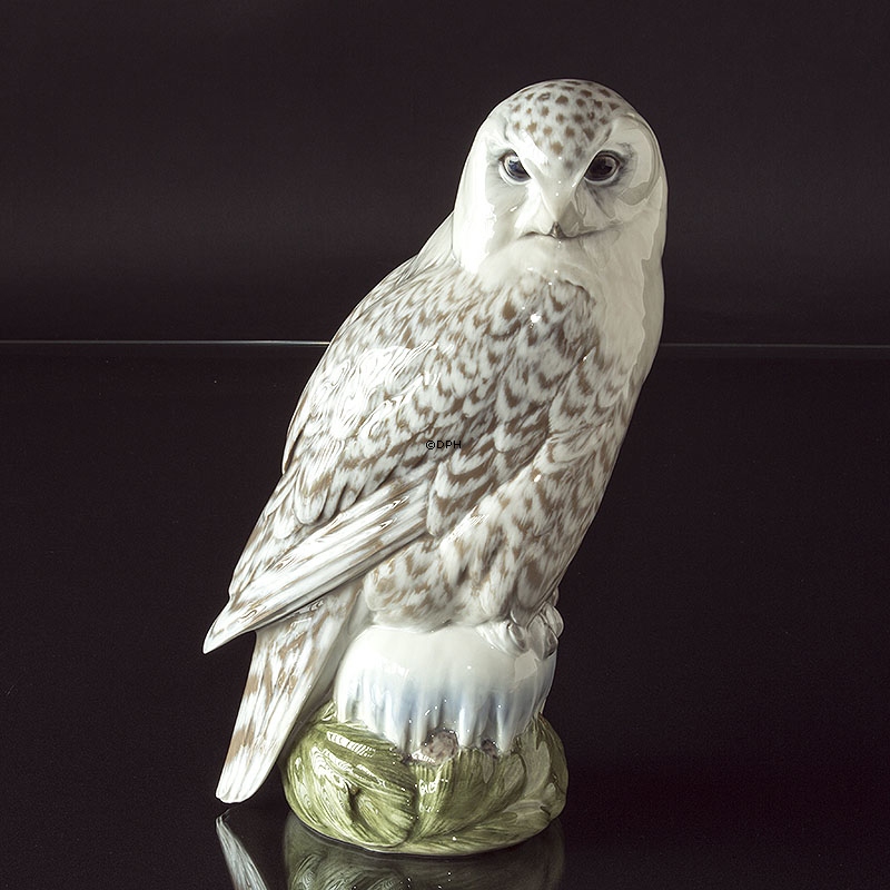 Snowy owl, Royal Copenhagen bird figurine no. 1829 or 116 | No