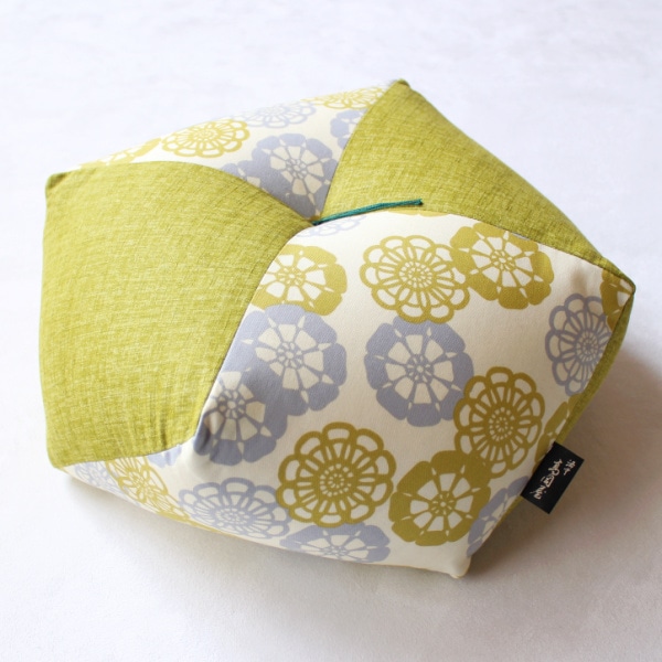 ラクに座れてカワイイ形「おじゃみ座布団（萌黄）」洛中高岡屋(萌黄