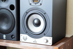 EVE AUDIO SC208モニタースピーカーのレビュー。デカいモニターは
