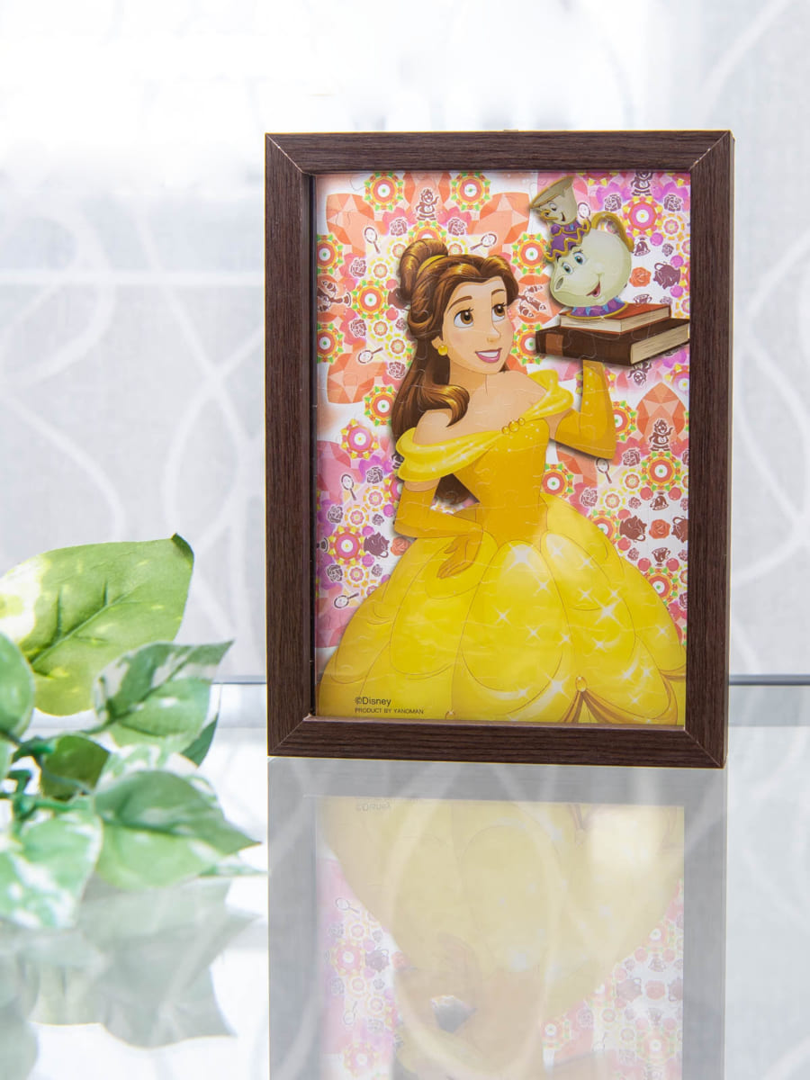 ガラスのタイルのようなアート！やのまん「ディズニープリンセス