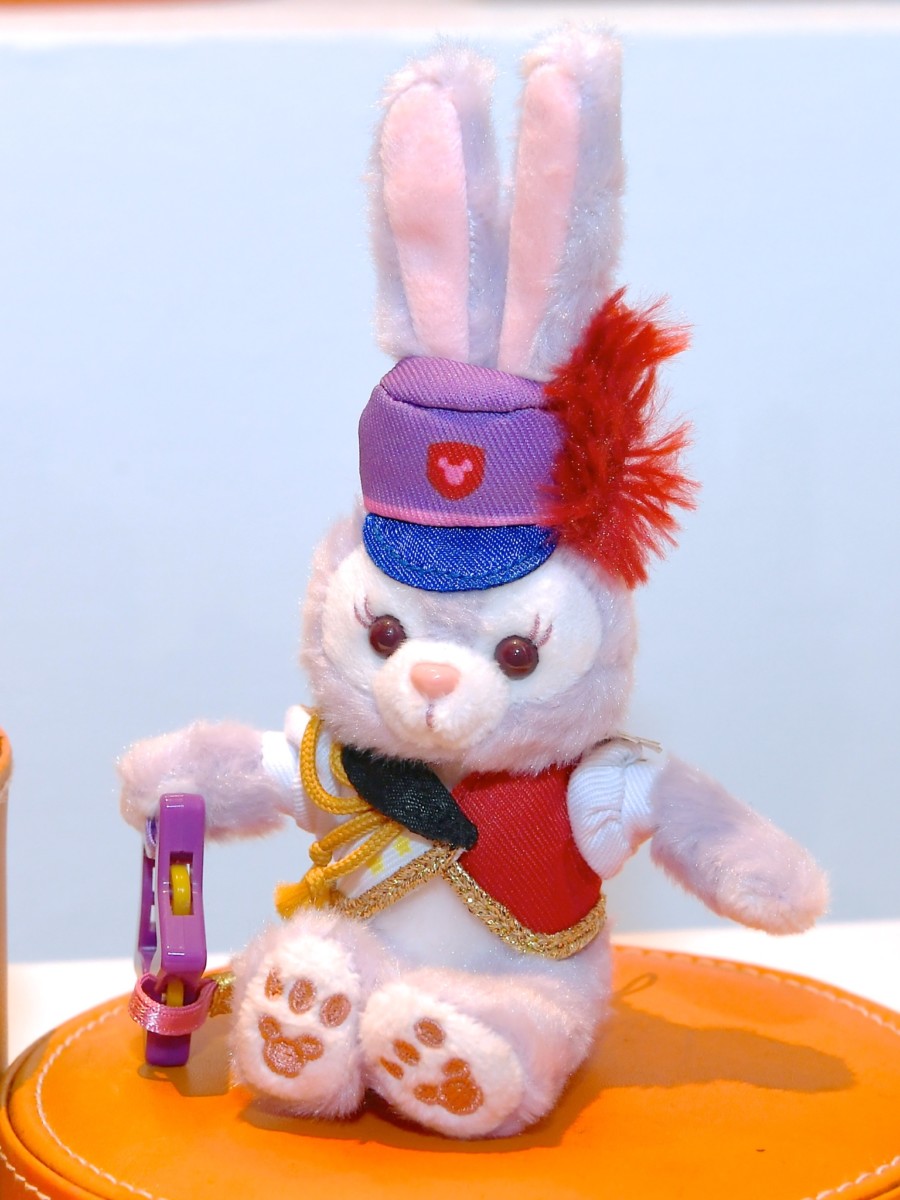 マーチングバンドに扮したダッフィーたちが35周年をお祝い！東京