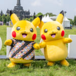 バティックシャツを着たピカチュウとグリーティング！ポケモン
